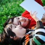 Låt inte barn under fyra år använda surfplattor